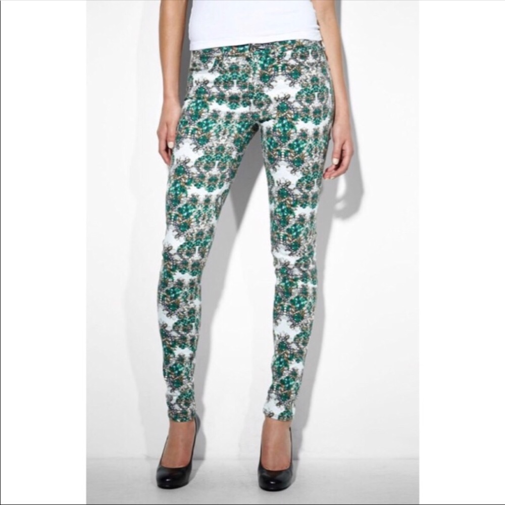 Levi’s Diamond Emerald skinny jeans sz 32 In EUC